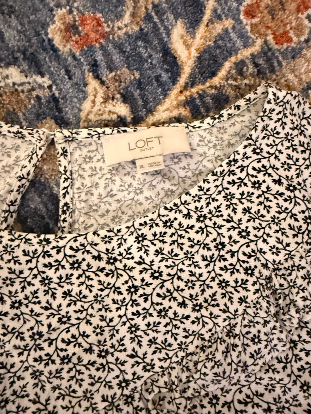Long-Sleeve Printed Women's Top in Black and White - Picture 2 of 2